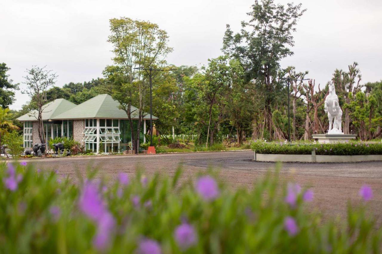 The Chamuang Forest Hotel Nakhon Nayok Exterior photo